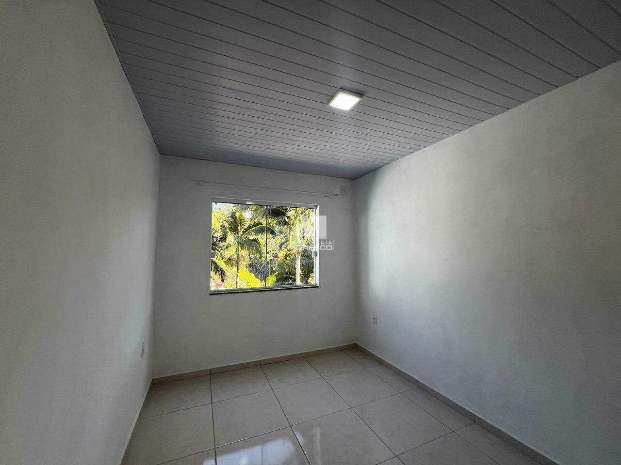 Apartamento para aluguel no bairro Azambuja: 