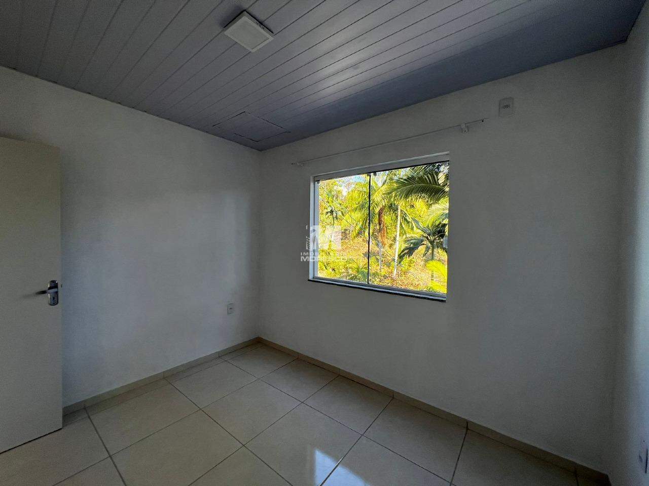 Apartamento para aluguel no bairro Azambuja: 