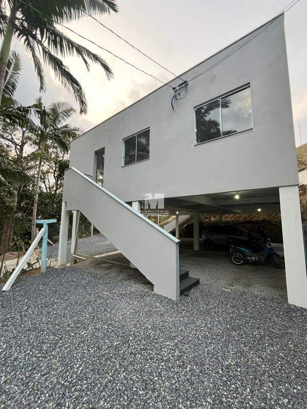 Apartamento para aluguel no bairro Azambuja: 