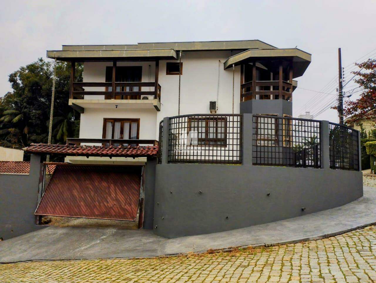 Casa de 6 quartos, 456m² no bairro São Luiz, em Brusque | Eu Corretor