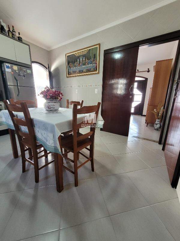 Casa à venda no bairro Souza Cruz: 