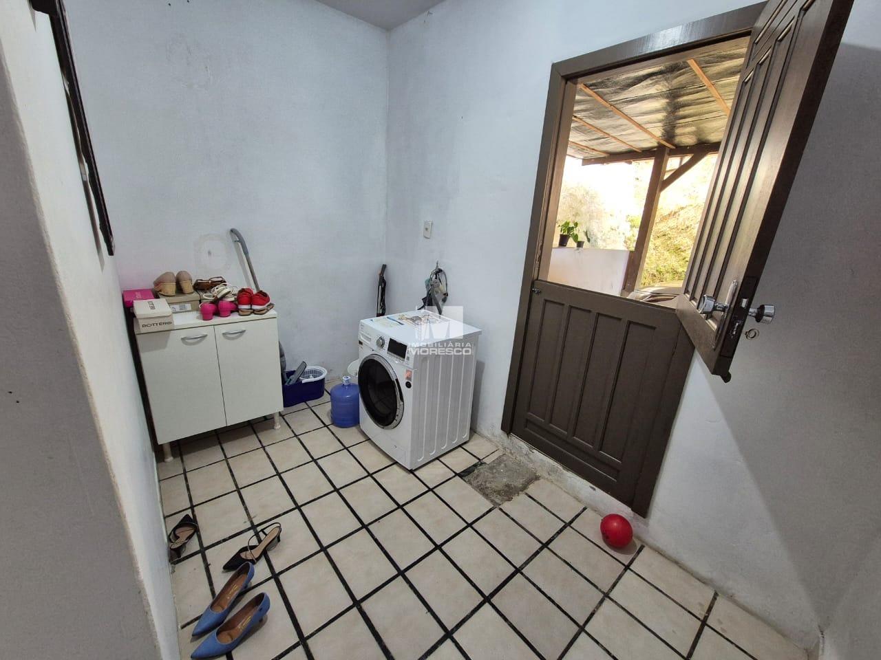 Casa à venda no bairro Santa Terezinha: 