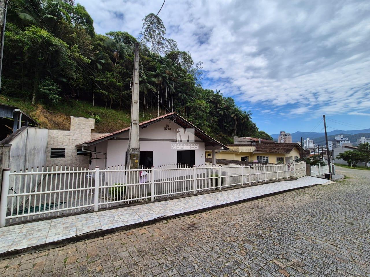 Casa à venda no bairro Santa Terezinha: 
