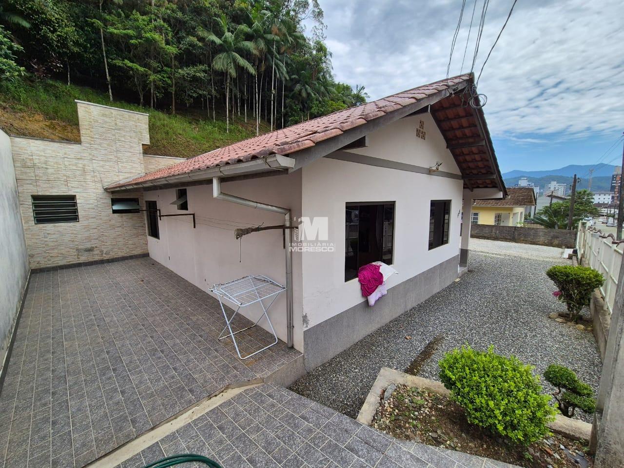 Casa à venda no bairro Santa Terezinha: 