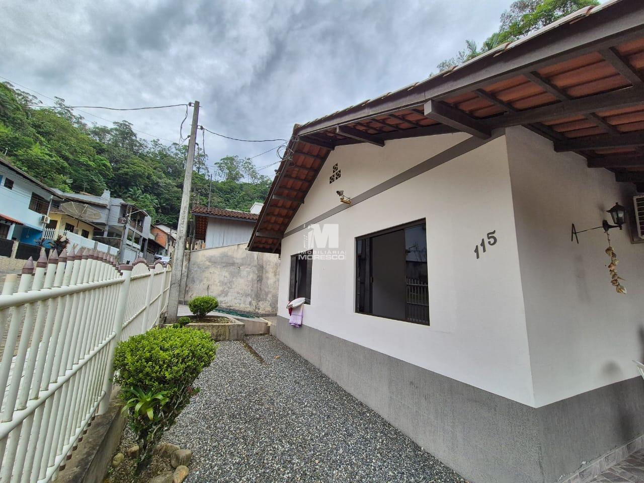 Casa à venda no bairro Santa Terezinha: 