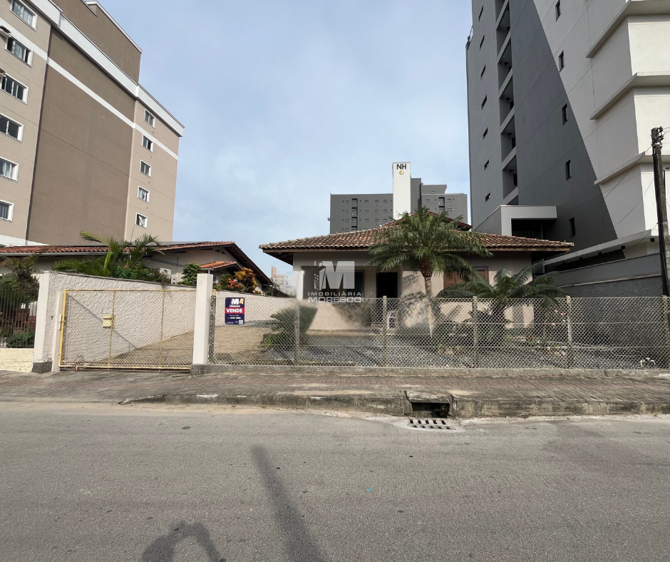 Casa à venda no bairro Santa Terezinha: 