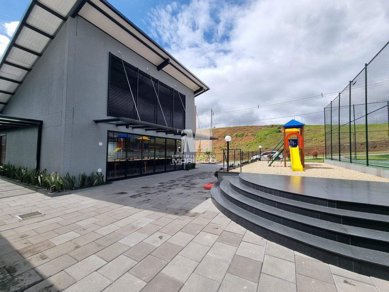 Terreno à venda no bairro Azambuja: 