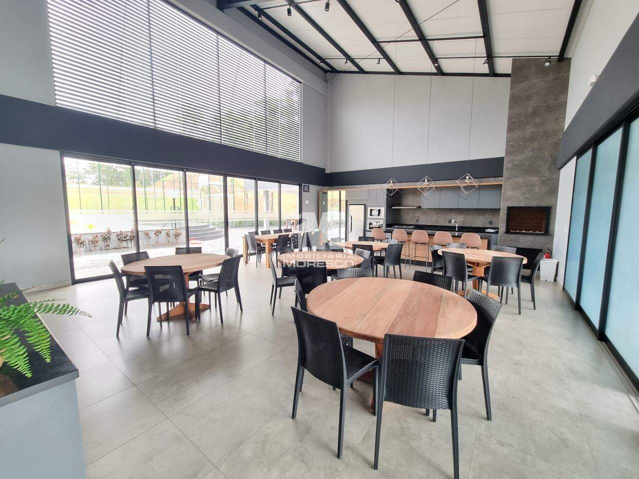 Terreno à venda no bairro Azambuja: 