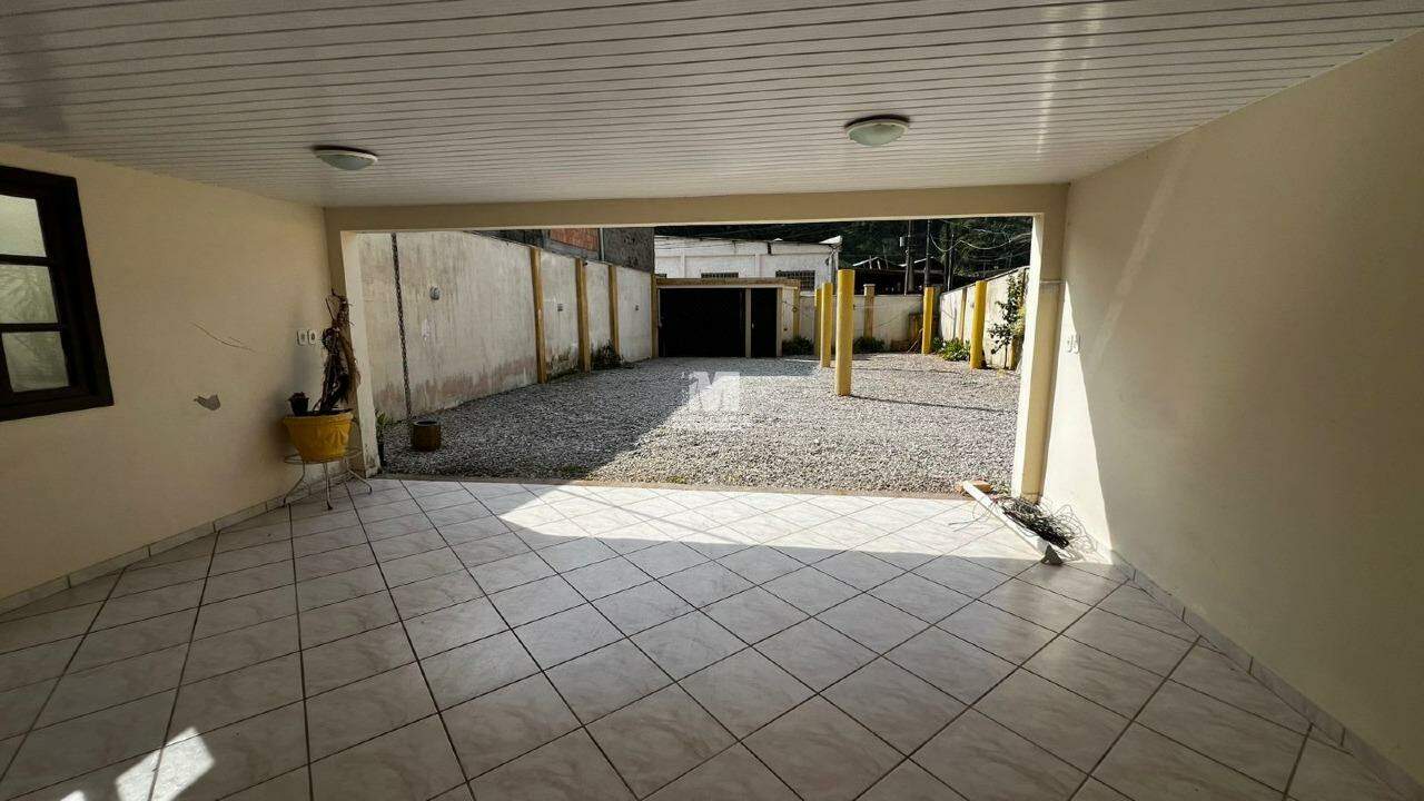 Casa de 6 quartos, 440m² no bairro Primeiro de Maio, em Brusque | Eu Corretor