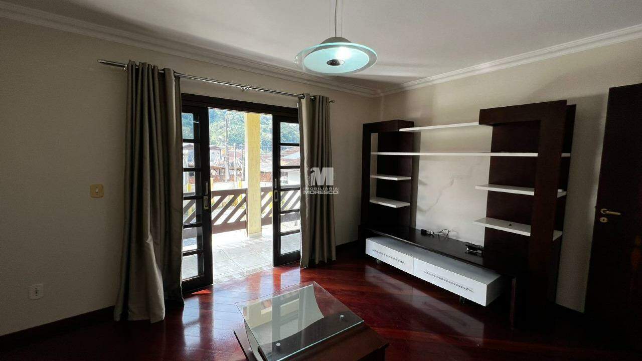 Casa de 6 quartos, 440m² no bairro Primeiro de Maio, em Brusque | Eu Corretor