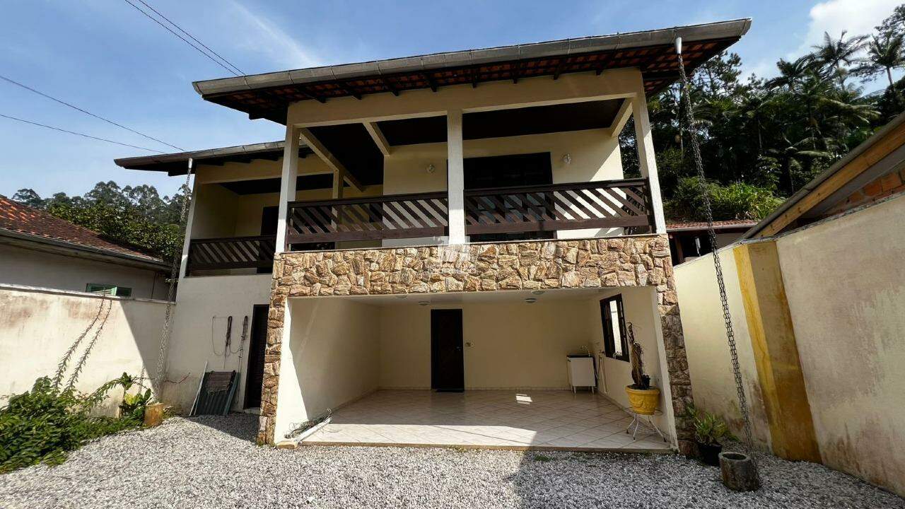 Casa de 6 quartos, 440m² no bairro Primeiro de Maio, em Brusque | Eu Corretor