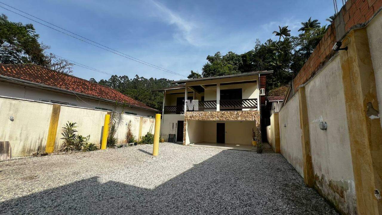 Casa de 6 quartos, 440m² no bairro Primeiro de Maio, em Brusque | Eu Corretor