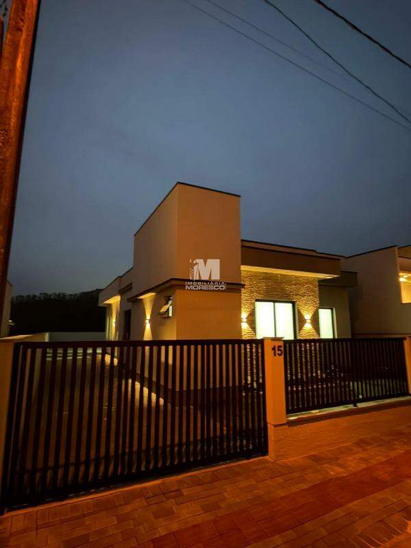 Casa à venda no bairro Primeiro de Maio: