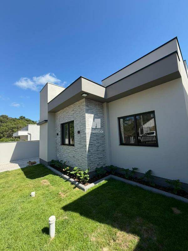 Casa à venda no bairro Primeiro de Maio: