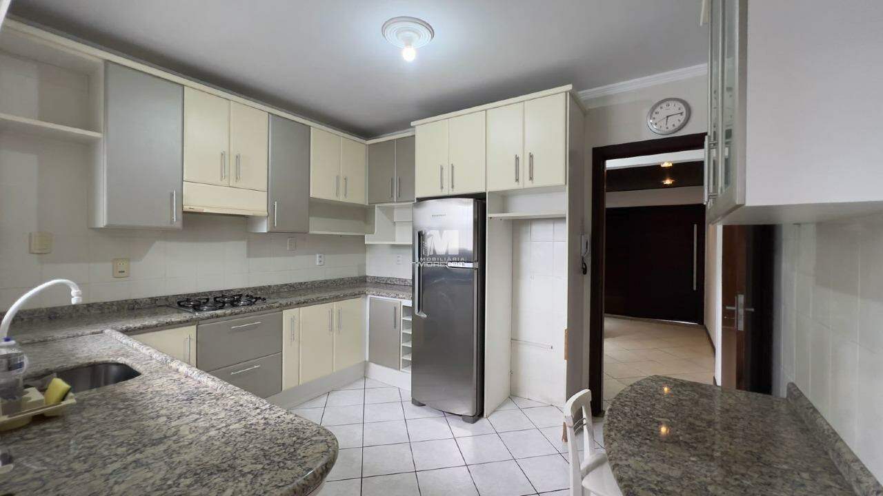 Apartamento para aluguel no bairro Centro: