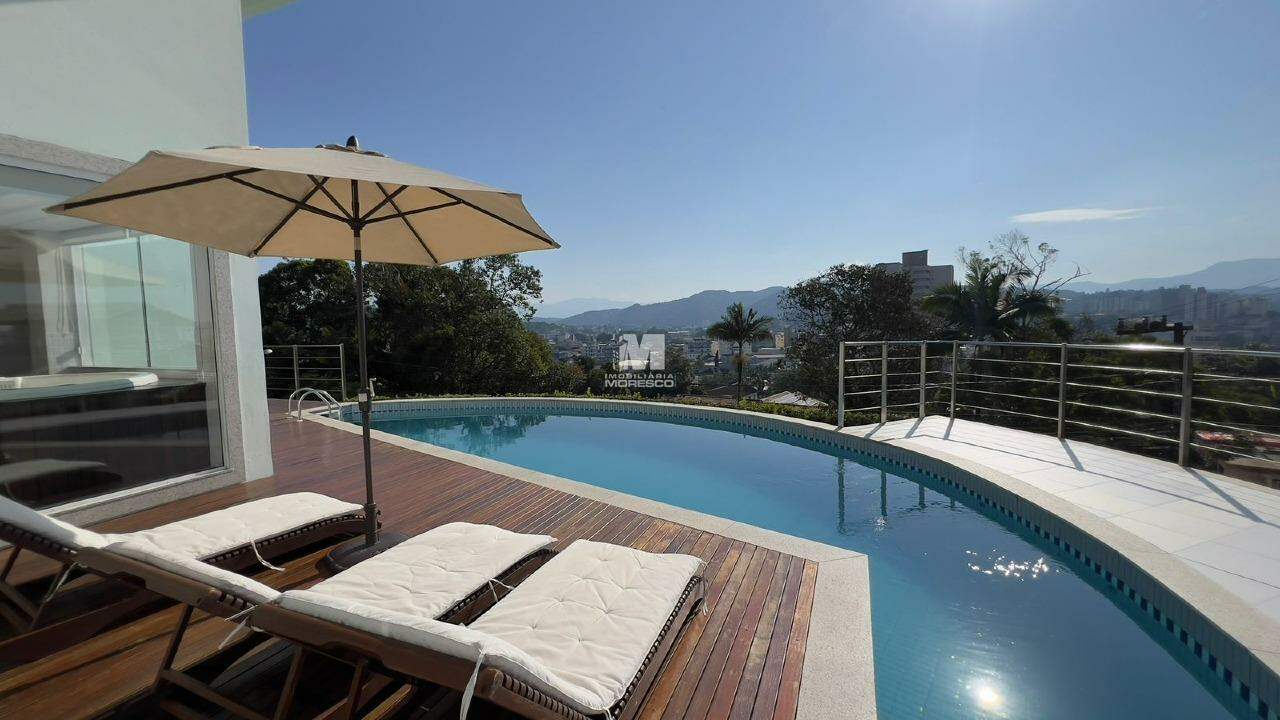 Casa de 4 quartos, 460m² no bairro Primeiro de Maio, em Brusque | Eu Corretor