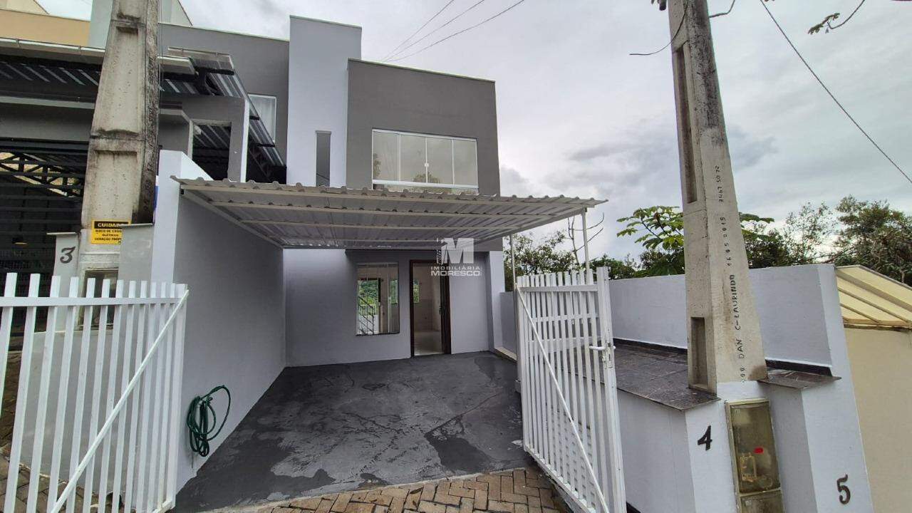 Casa à venda no bairro Azambuja: 