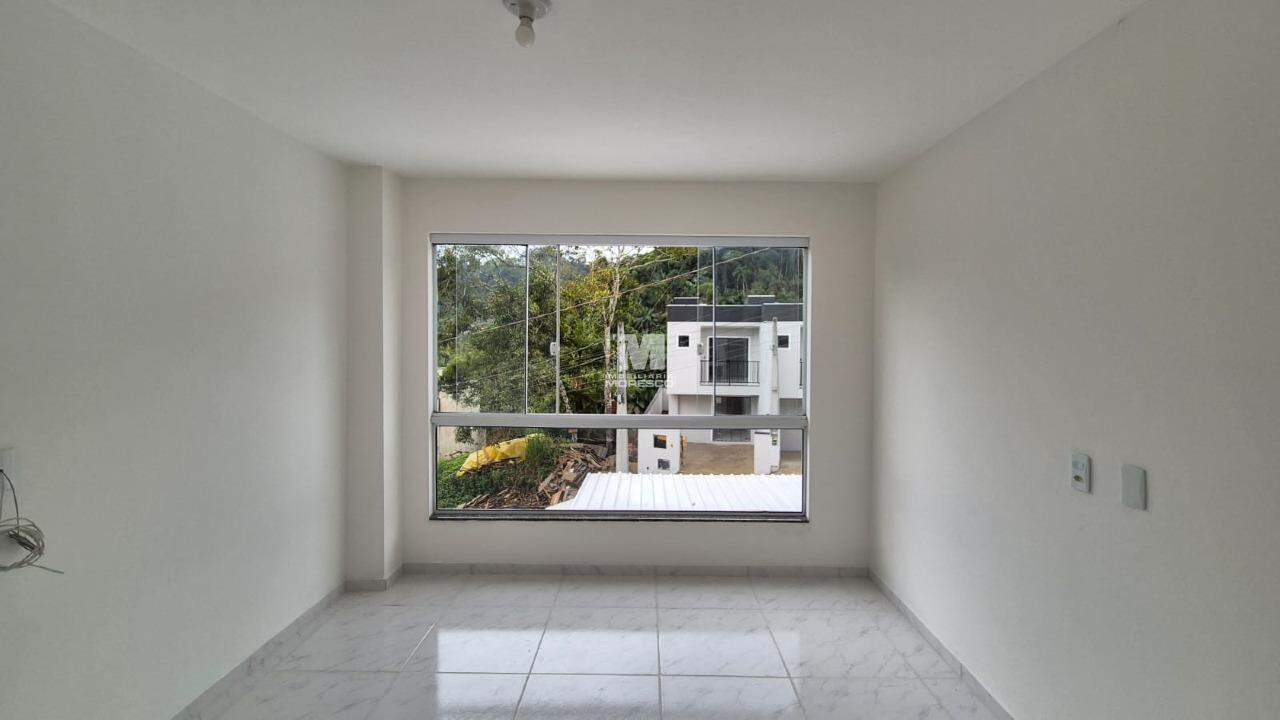 Casa à venda no bairro Azambuja: 