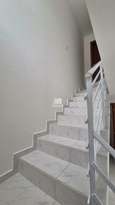 Casa à venda no bairro Azambuja: 