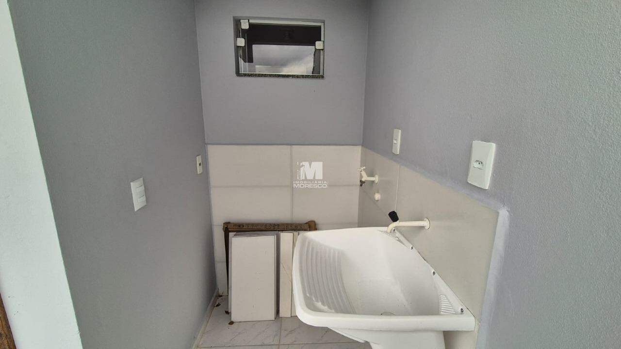 Casa à venda no bairro Azambuja: 
