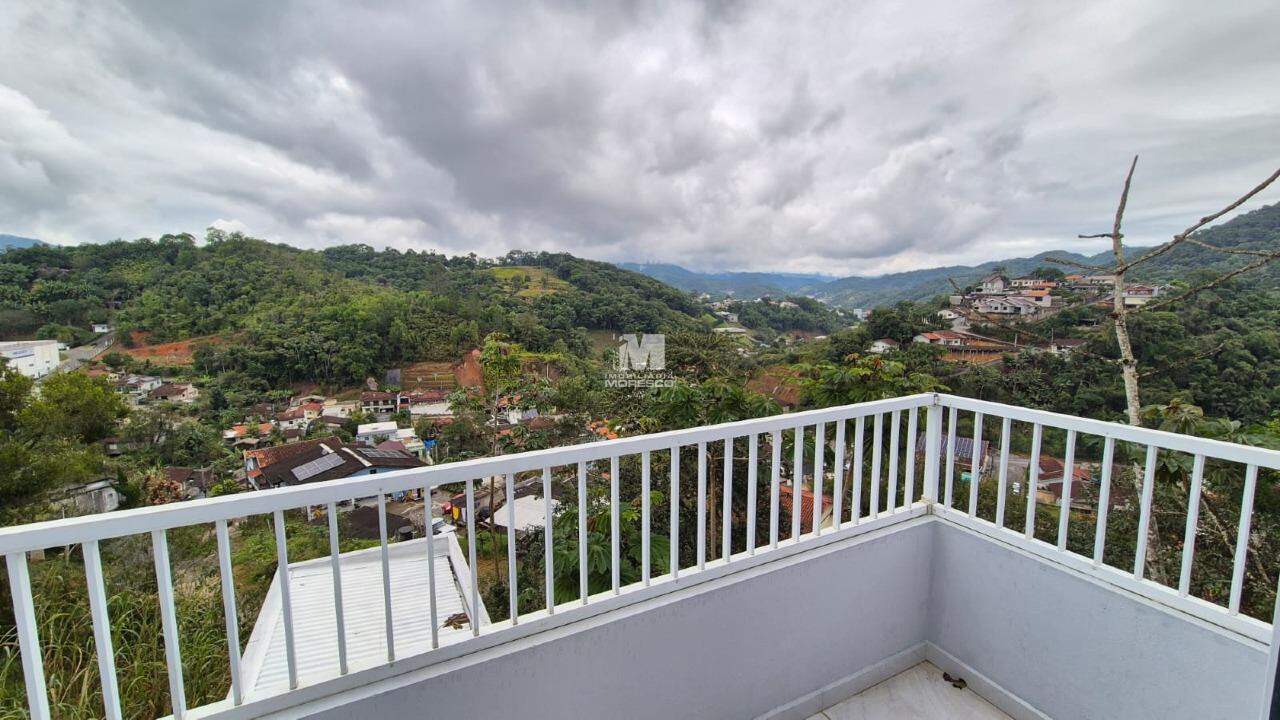 Casa à venda no bairro Azambuja: 