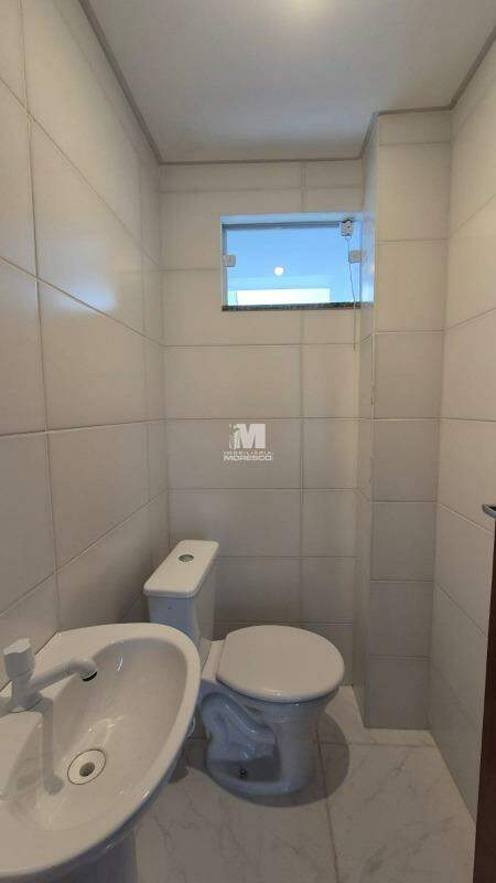 Casa à venda no bairro Azambuja: 