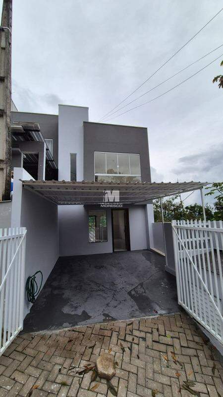 Casa à venda no bairro Azambuja: 