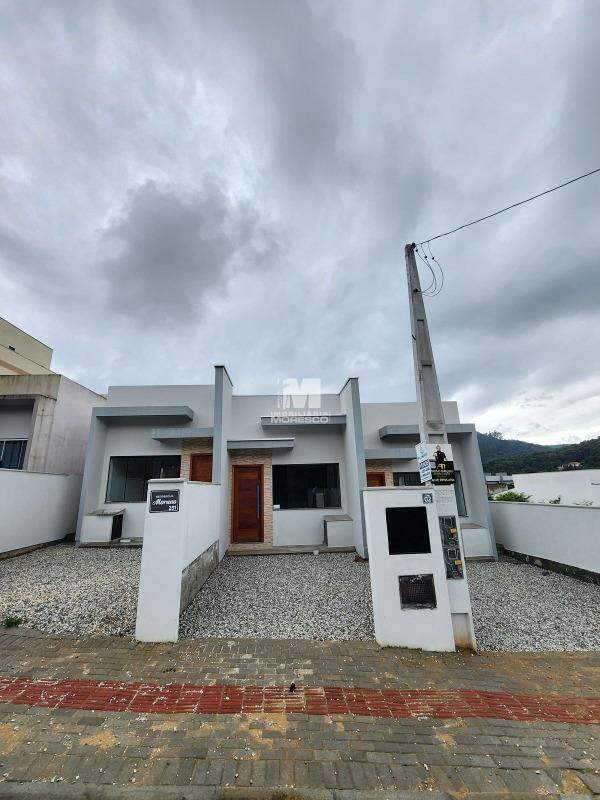 Casa para aluguel no bairro Limeira Baixa: 