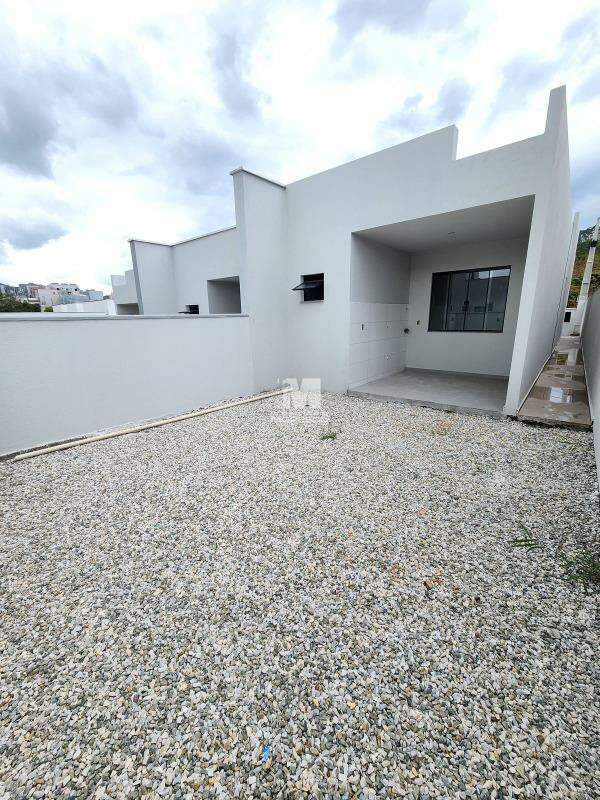 Casa para aluguel no bairro Limeira Baixa: 