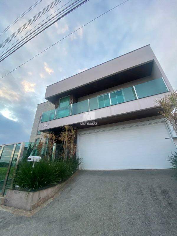 Casa à venda no bairro Planalto: 