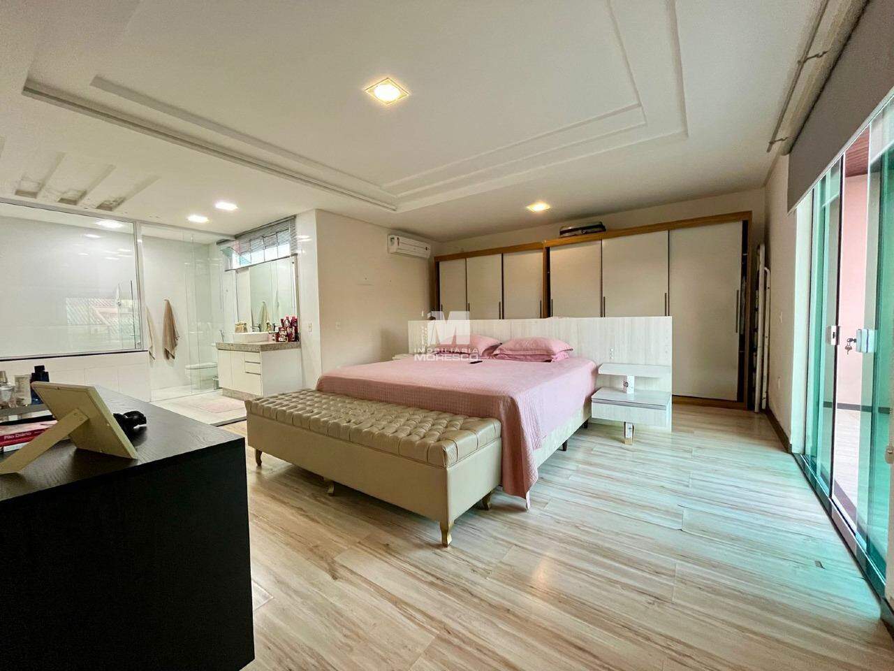 Casa à venda no bairro Planalto:
