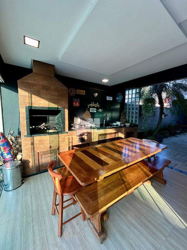 Casa à venda no bairro Planalto:
