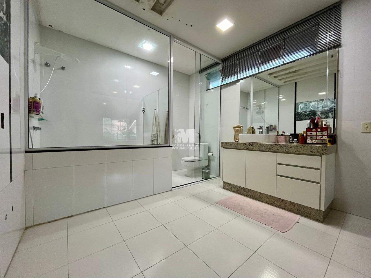 Casa à venda no bairro Planalto: