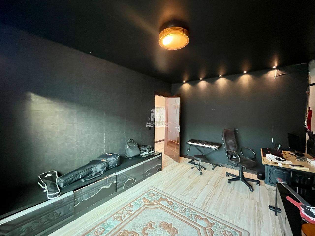 Casa à venda no bairro Planalto: