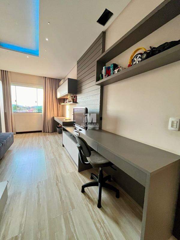 Casa à venda no bairro Planalto: