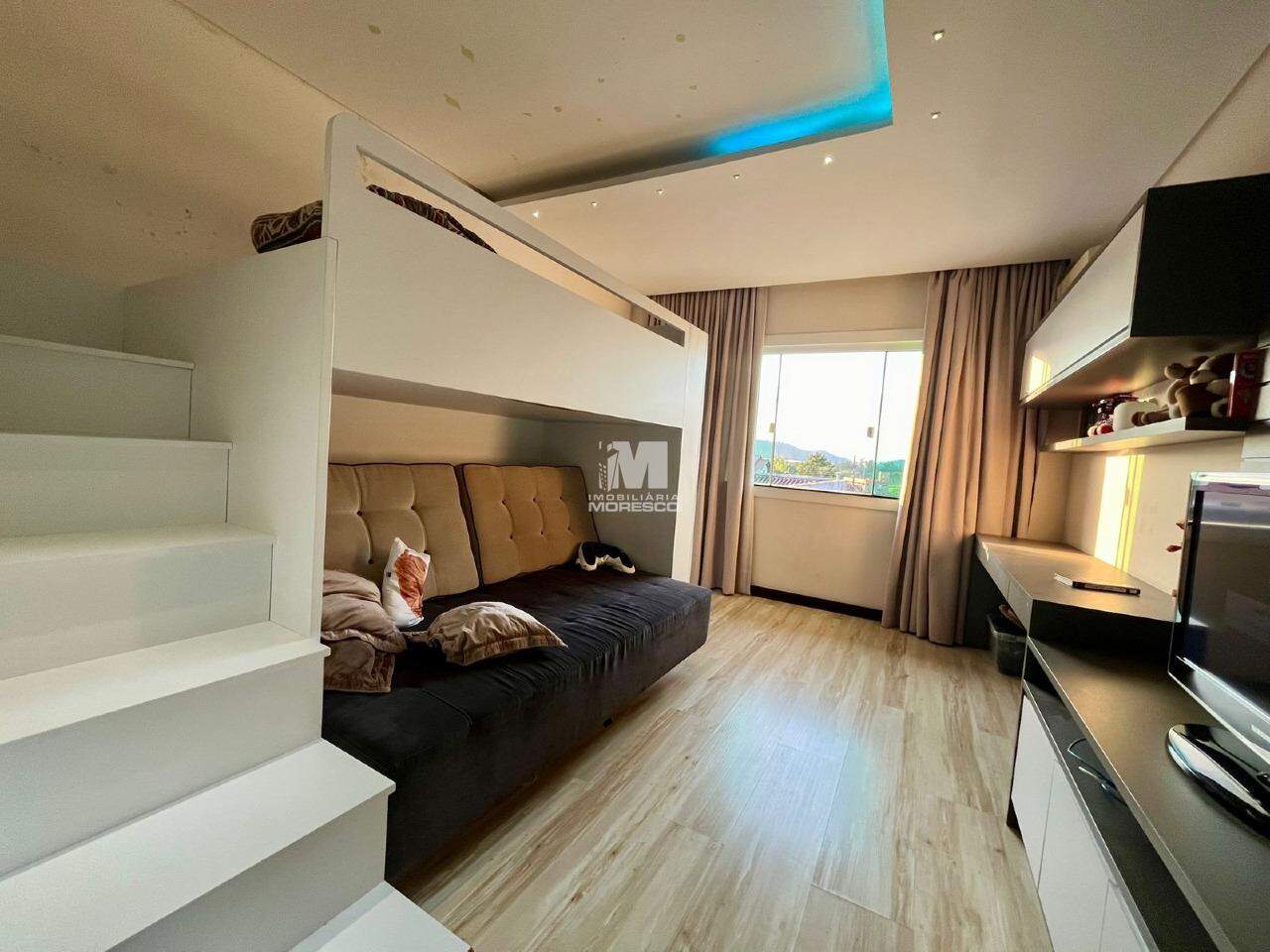 Casa à venda no bairro Planalto: