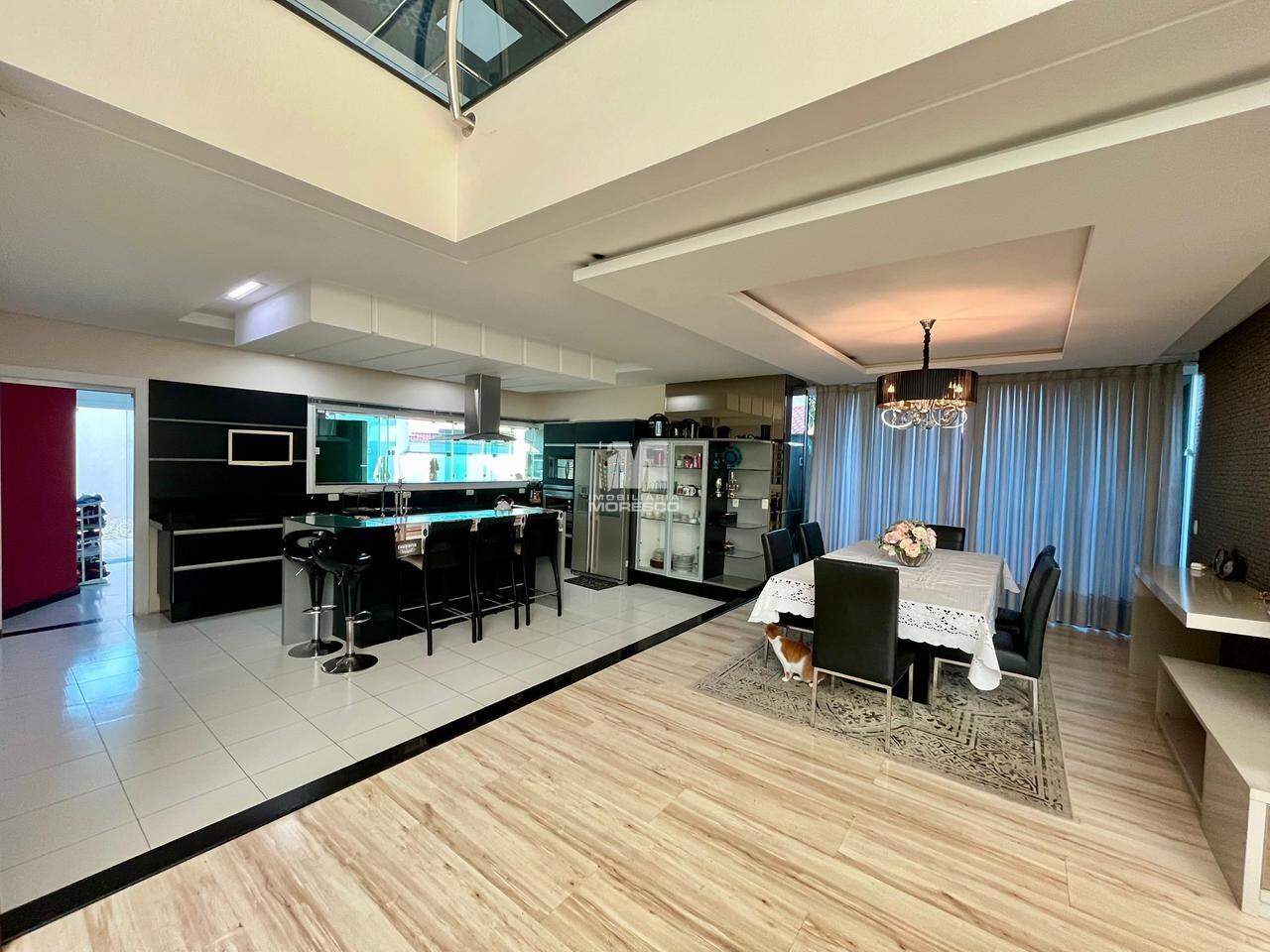 Casa à venda no bairro Planalto: