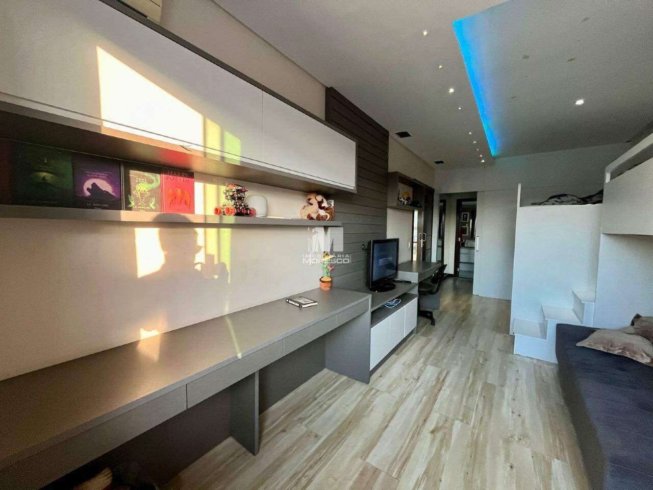 Casa à venda no bairro Planalto: