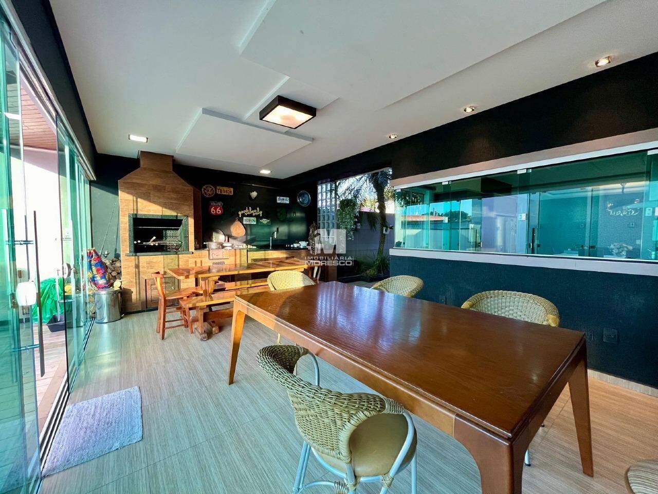 Casa à venda no bairro Planalto: