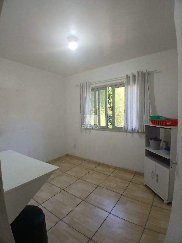 Casa para aluguel no bairro Azambuja: 
