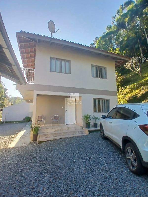 Casa para aluguel no bairro Azambuja: 