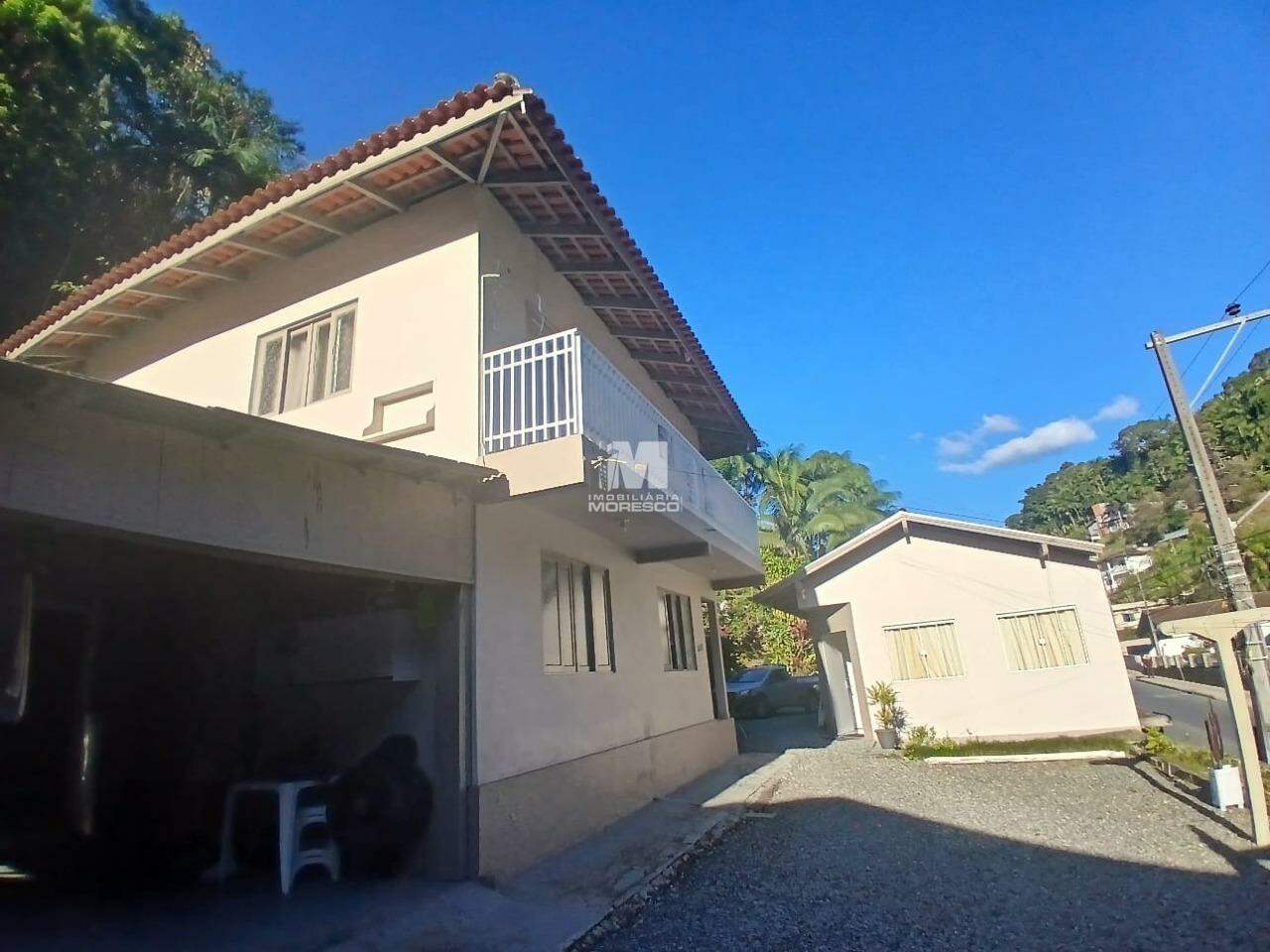Casa para aluguel no bairro Azambuja: 