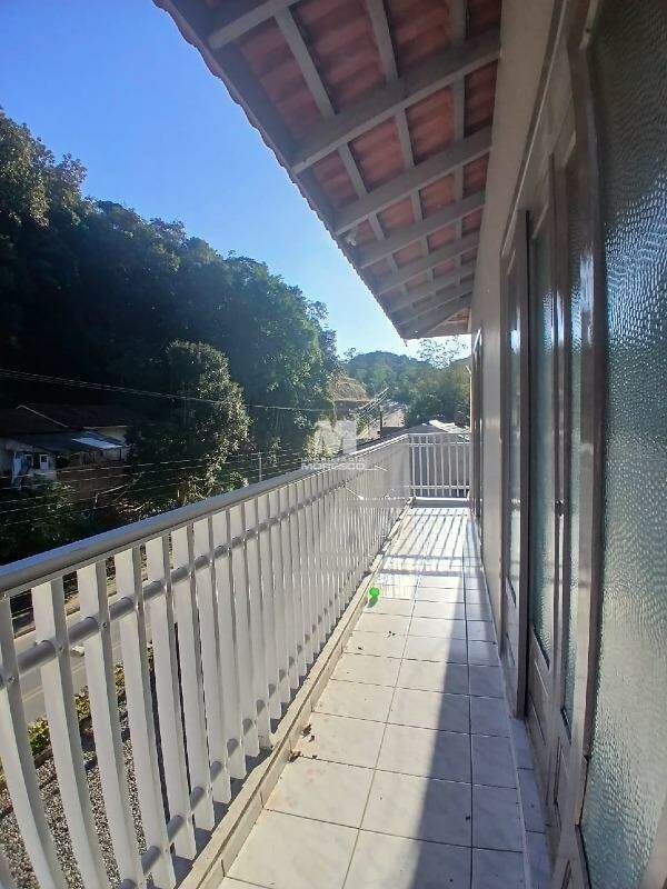 Casa para aluguel no bairro Azambuja: 