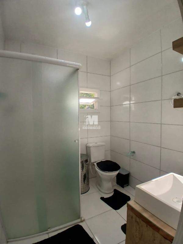 Casa para aluguel no bairro Azambuja: 