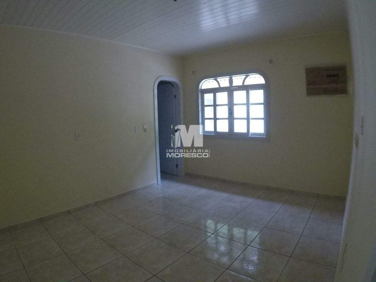 Casa para aluguel no bairro Salto: 