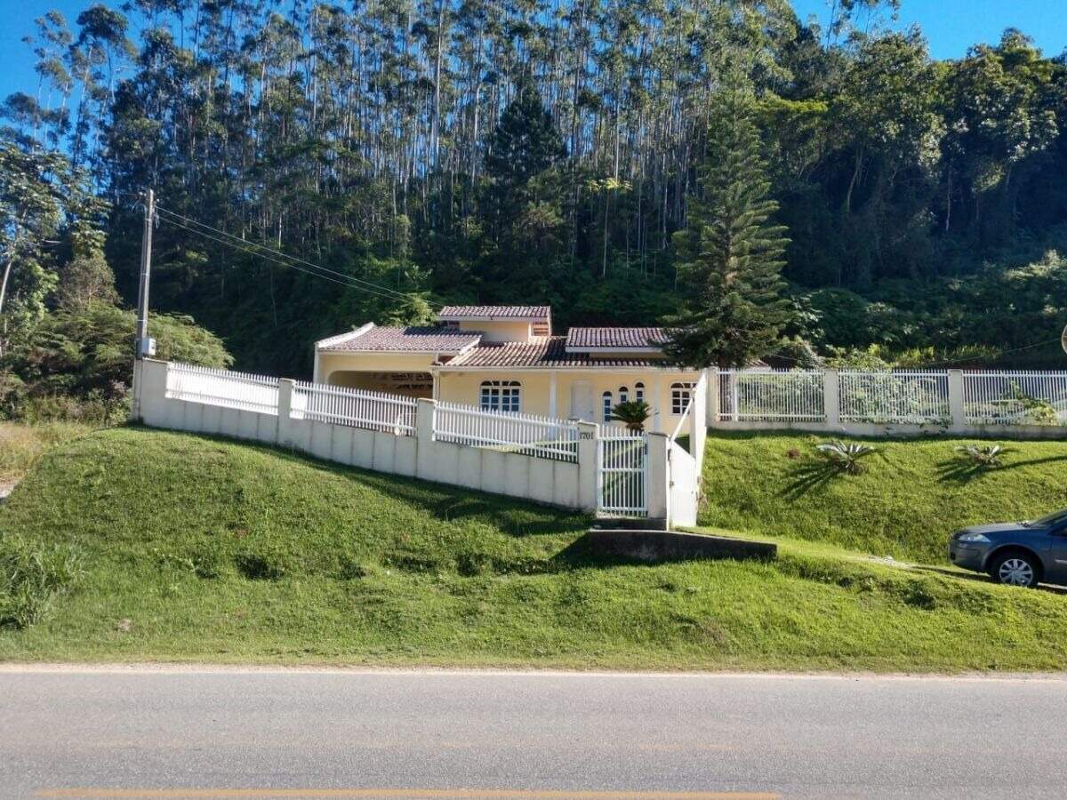 Casa para aluguel no bairro Salto: 
