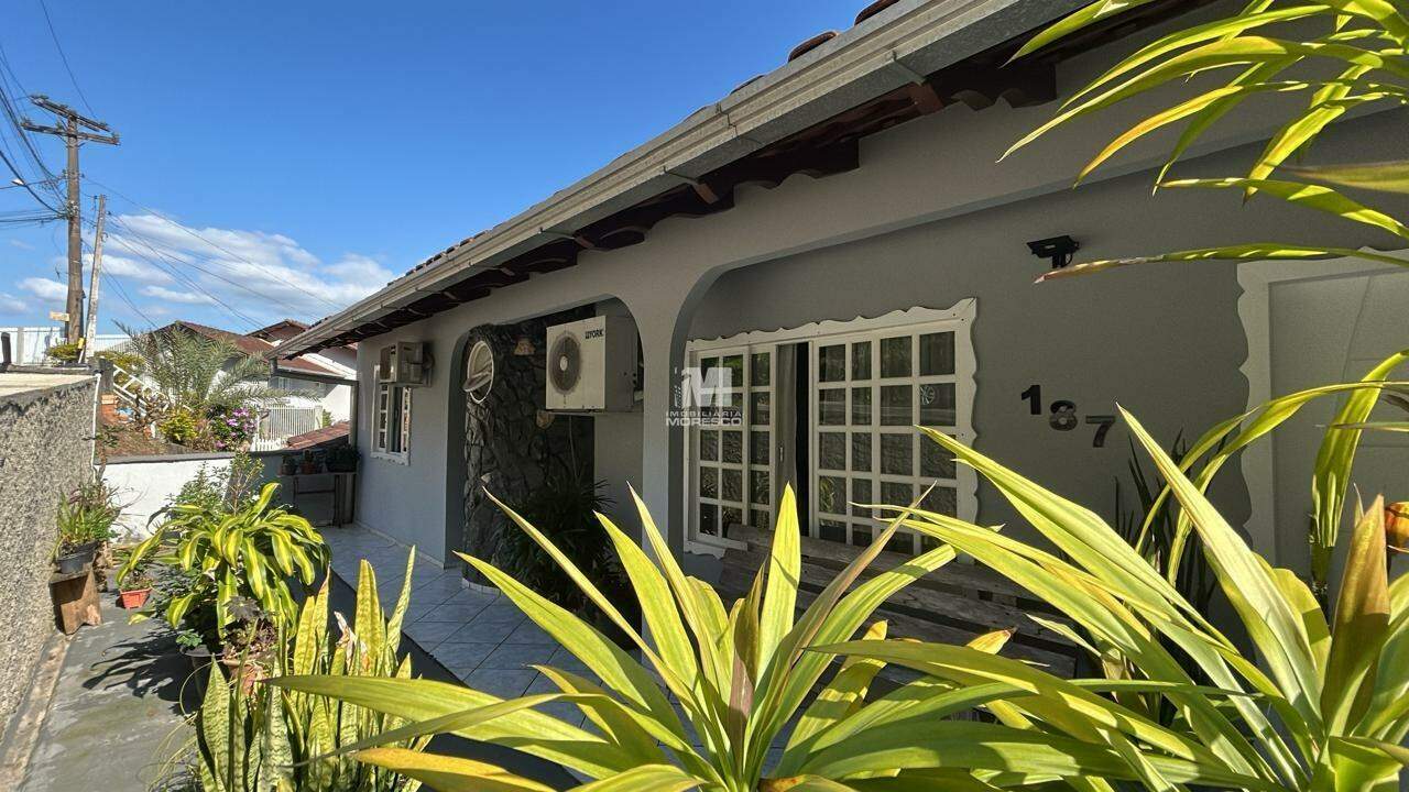 Casa de 3 quartos, 450m² no bairro Guarani, em Brusque | Eu Corretor