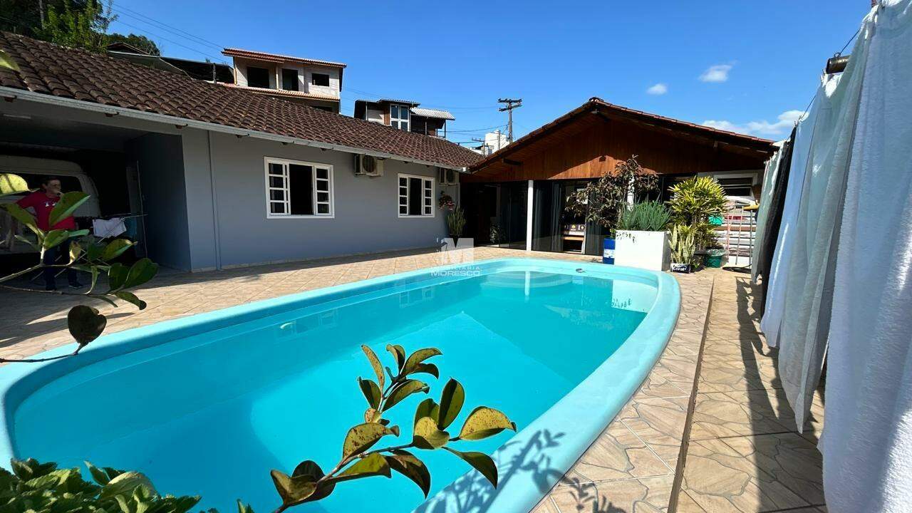 Casa de 3 quartos, 450m² no bairro Guarani, em Brusque | Eu Corretor
