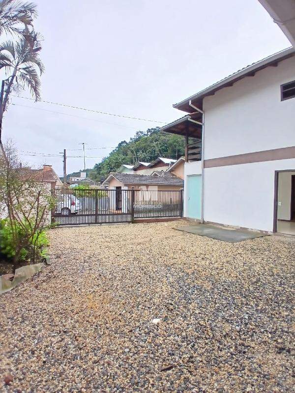 Casa para aluguel no bairro Primeiro de Maio: 