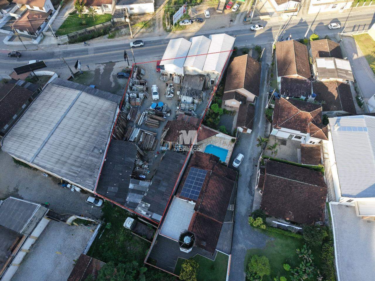 Terreno à venda no bairro Primeiro de Maio: 